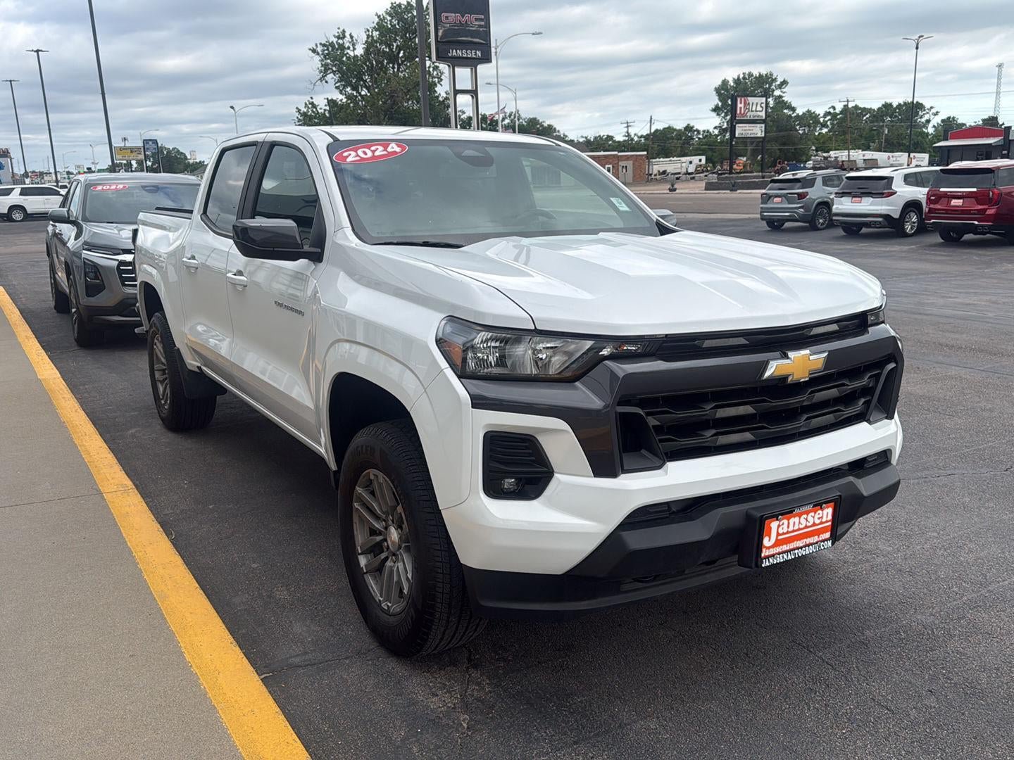 Used 2024 Chevrolet Colorado LT w/ LT Convenience Package II AWD/4WD image 7