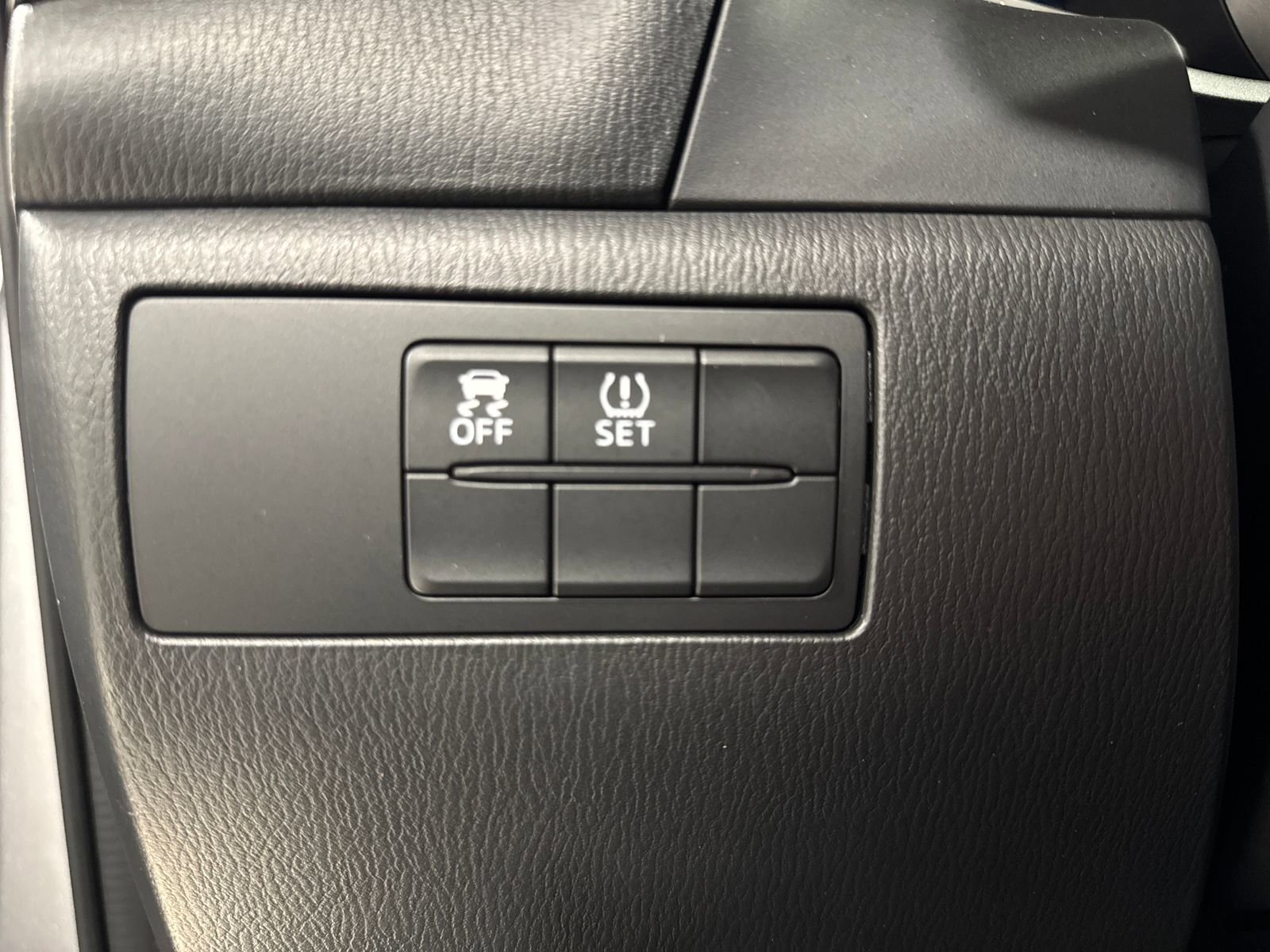 Used 2015 MAZDA MAZDA3 i Sport image 11