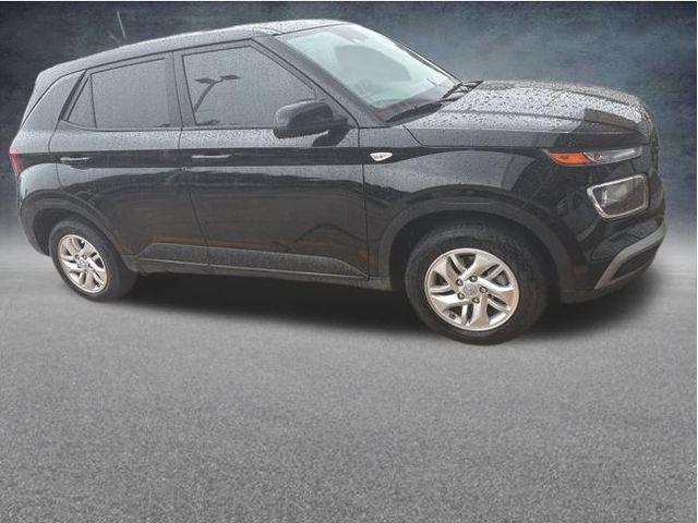 Used 2025 Hyundai Venue SE FWD image 3