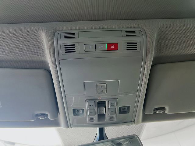 Used 2020 Volkswagen Tiguan SE w/ Panoramic Sunroof Package image 19