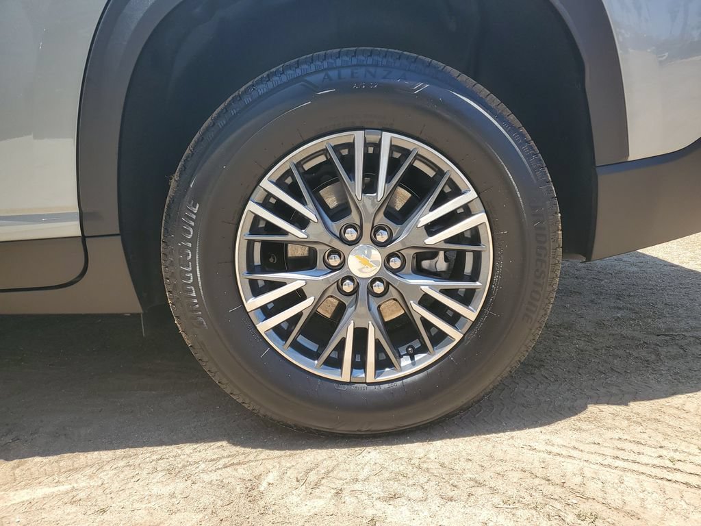 Used 2026 Chevrolet Traverse LT w/ Driver Confidence Package FWD image 6