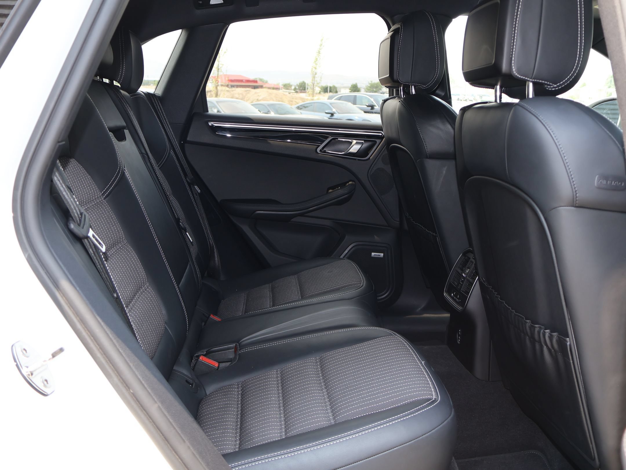 Certified 2023 Porsche Macan Turbo AWD/4WD image 32