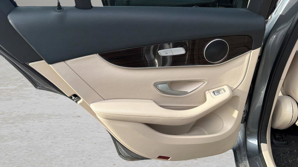 Used 2022 Mercedes-Benz GLC 300 4MATIC image 14