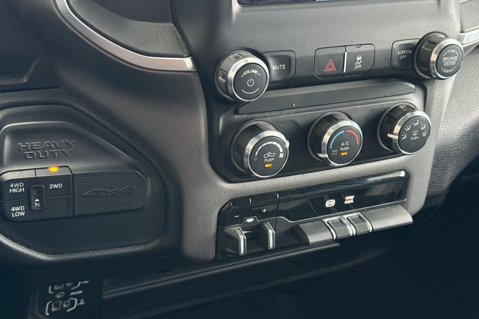 Used 2024 RAM 3500 Big Horn image 22
