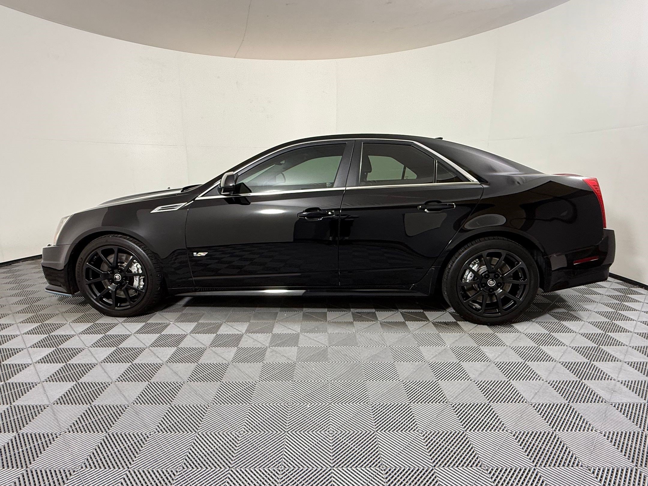 Used 2009 Cadillac CTS V RWD image 2
