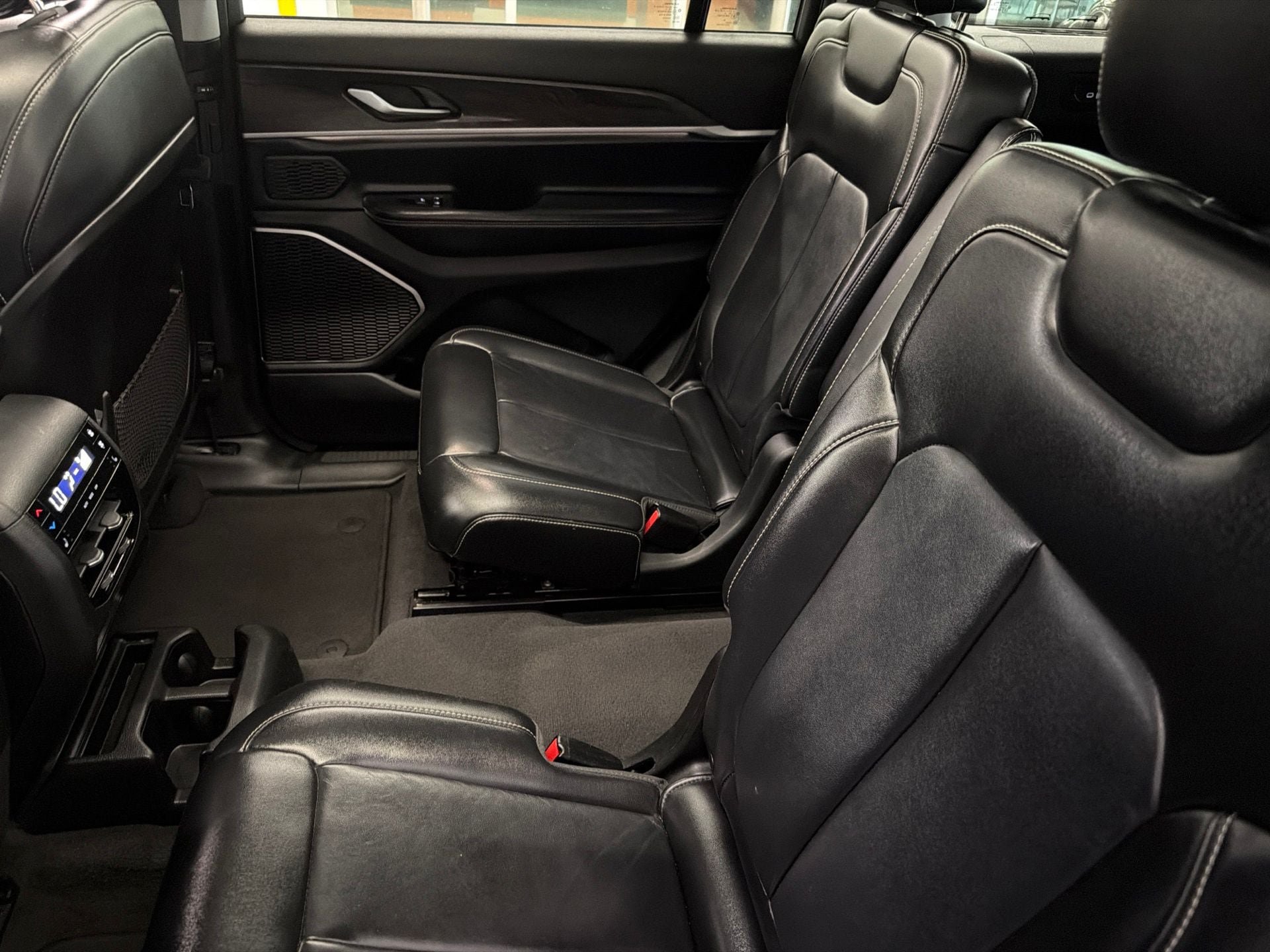 Used 2021 Jeep Grand Cherokee L Limited AWD/4WD image 14