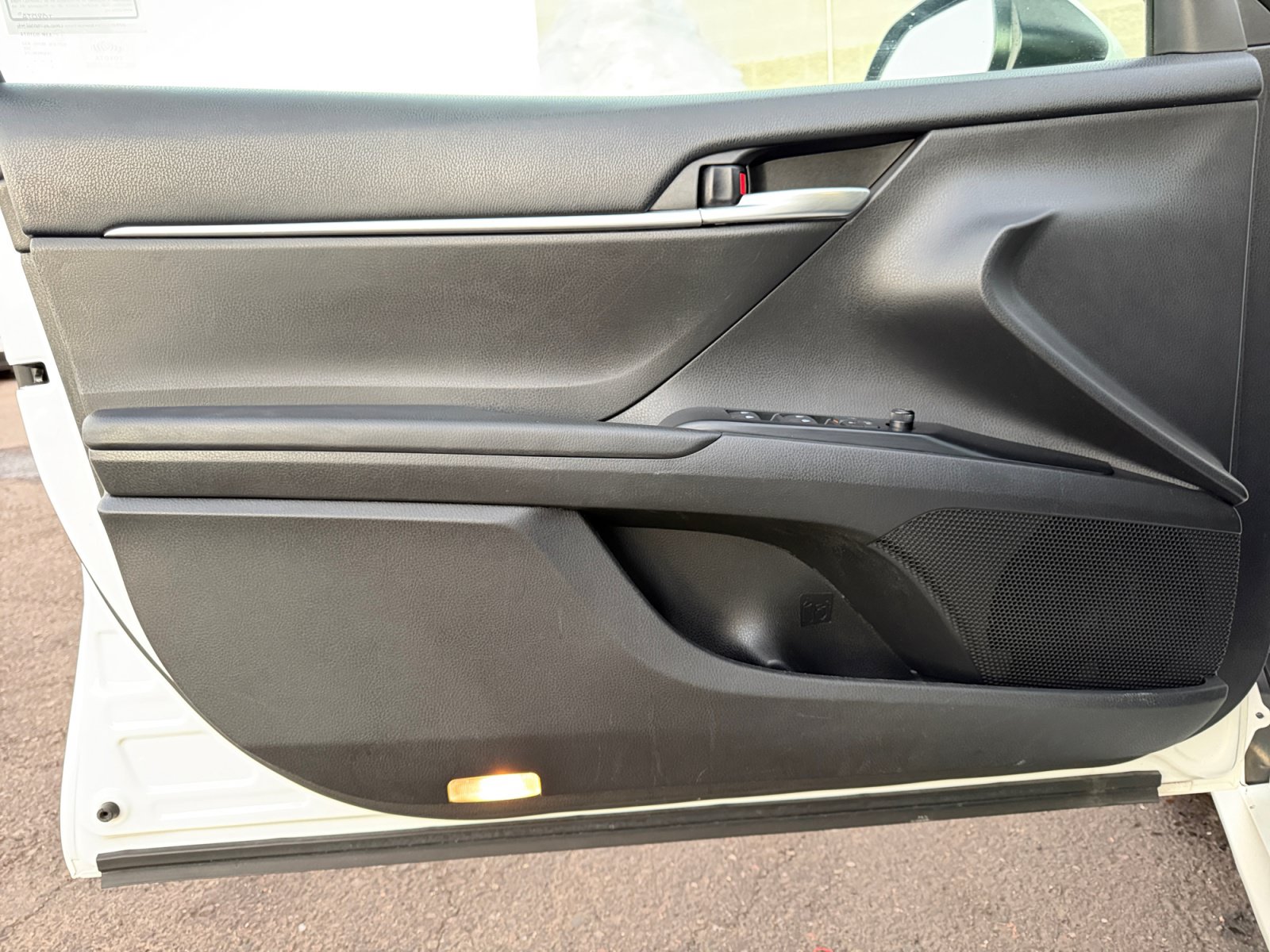 Used 2018 Toyota Camry LE FWD image 10