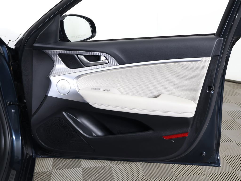 Used 2023 Genesis G70 2.0T w/ Sport Prestige Package image 27