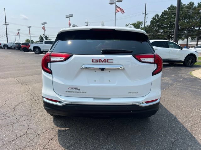 Used 2023 GMC Terrain SLT w/ LPO, Floor Liner Package AWD/4WD image 7