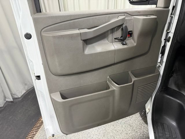 Used 2018 Chevrolet Express 2500 w/ Driver Convenience Package RWD image 18