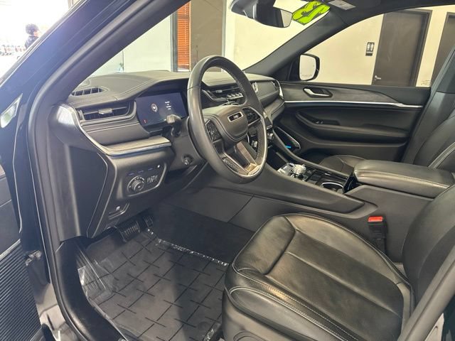 Used 2023 Jeep Grand Cherokee Overland AWD/4WD image 18