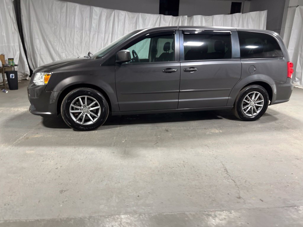 Used 2017 Dodge Grand Caravan SE FWD image 4