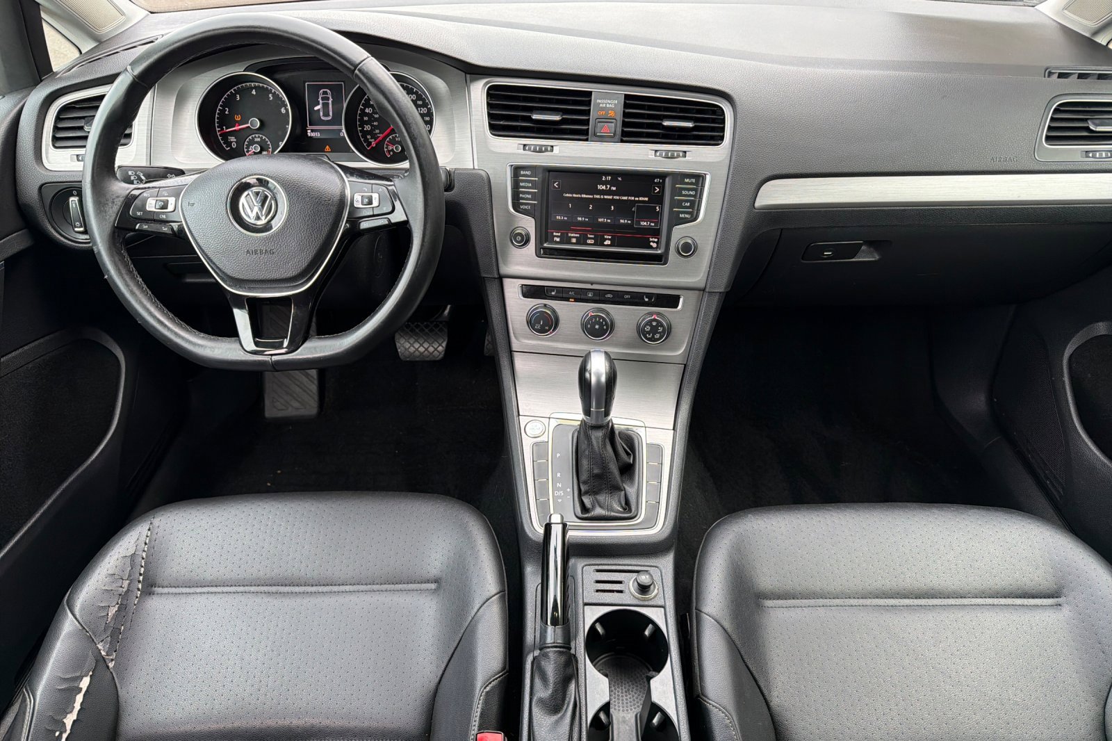 Used 2016 Volkswagen Golf Limited Edition image 13