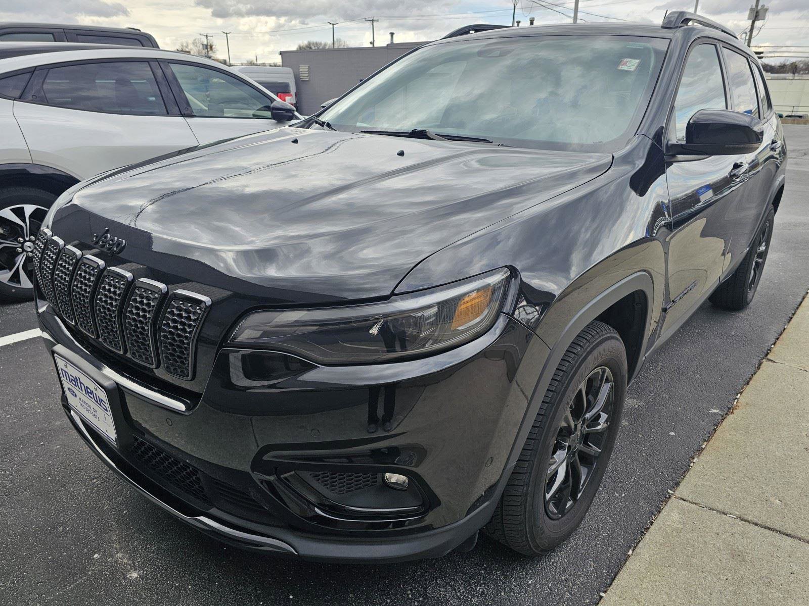 Used 2023 Jeep Cherokee Altitude Lux image 1