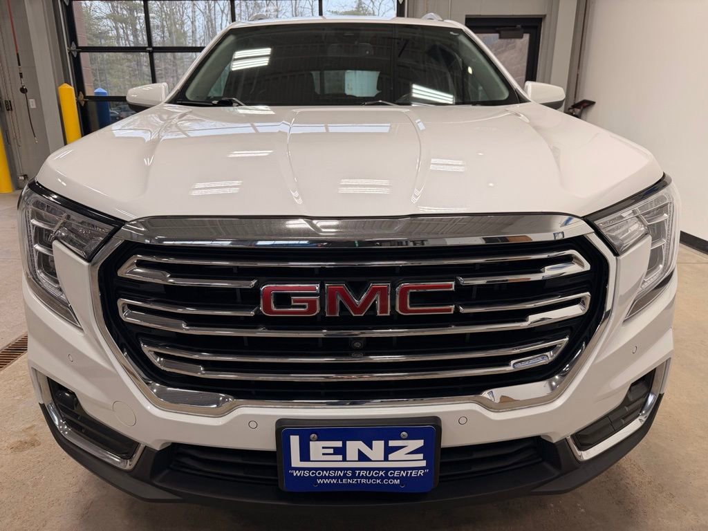 Used 2022 GMC Terrain SLT w/ Infotainment Package II AWD/4WD image 3