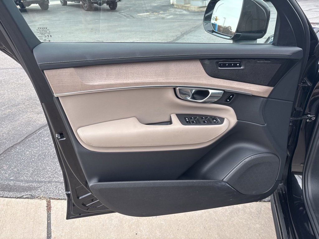 Certified 2025 Volvo XC90 B6 Plus image 17