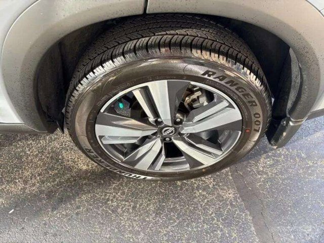 Used 2023 Nissan Rogue SL w/ SL Premium Package image 12