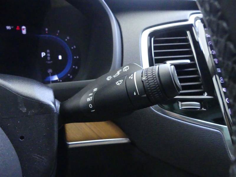 Used 2023 Volvo XC90 B5 Plus w/ Protection Package Premier AWD/4WD image 18