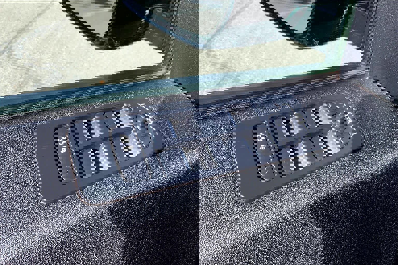 Certified 2019 Land Rover Discovery Sport SE image 31