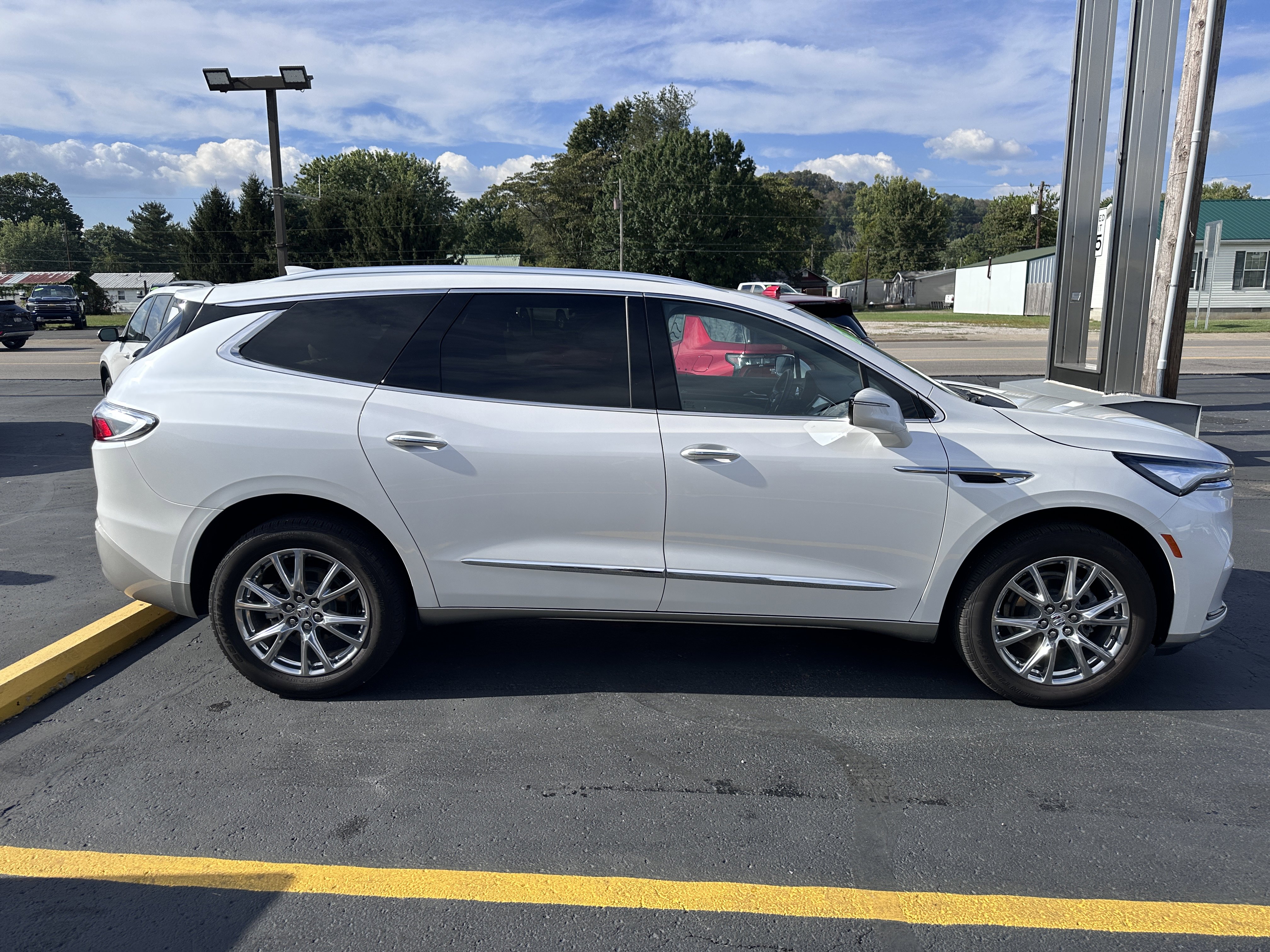 Used 2023 Buick Enclave Essence w/ Experience Buick Package image 7