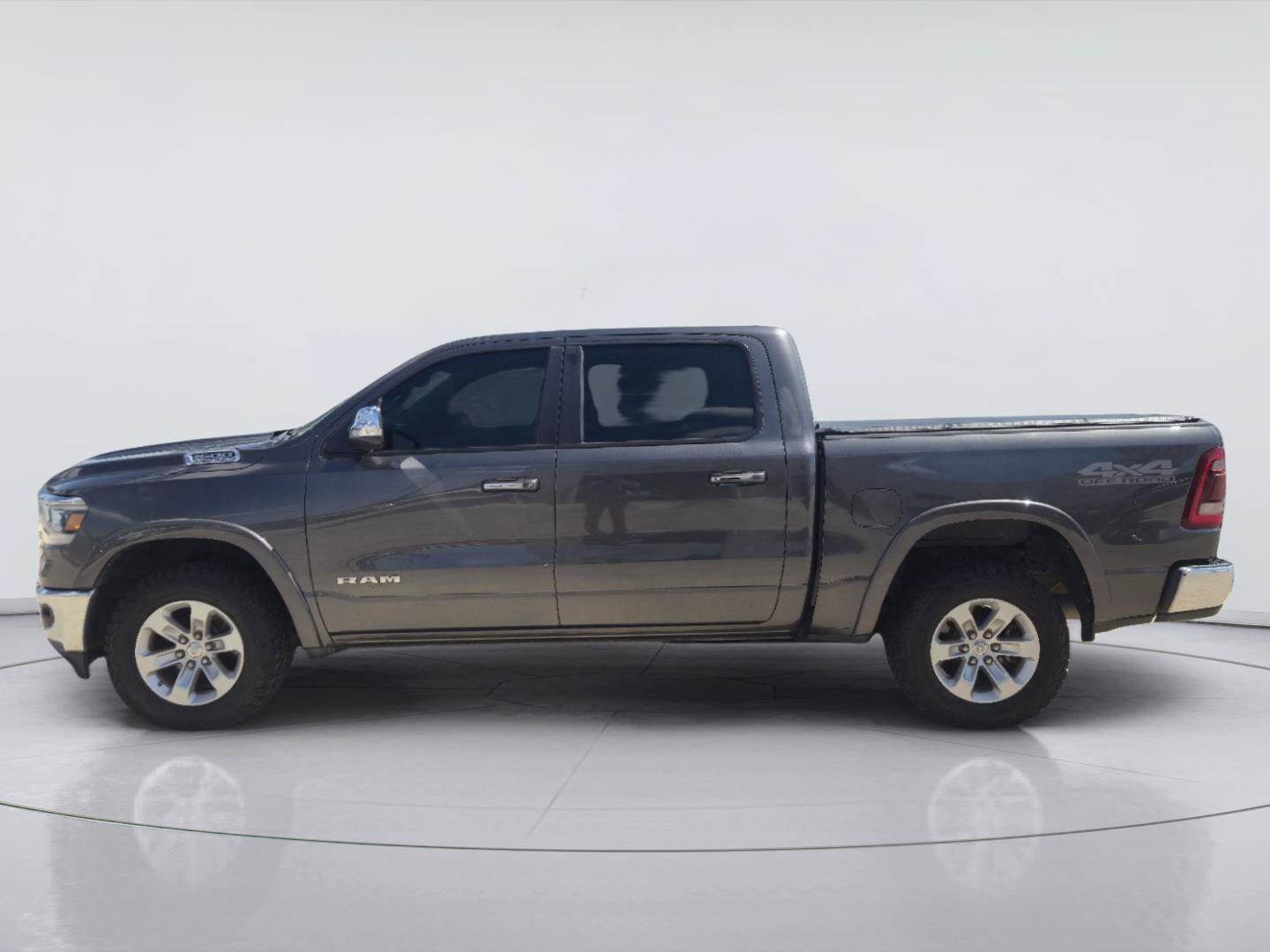 Used 2019 RAM 1500 Laramie w/ Off Road Group AWD/4WD image 2