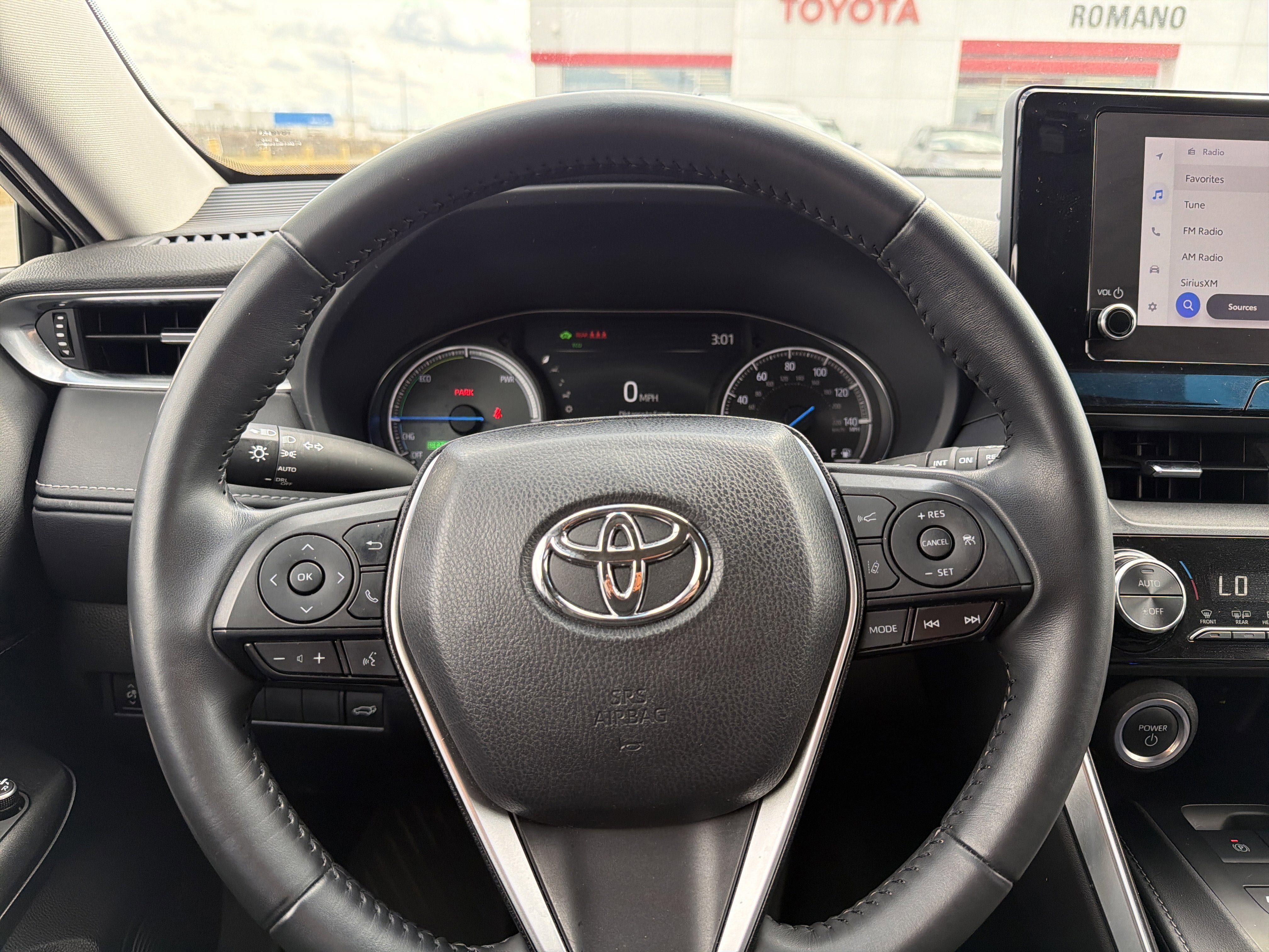 Used 2023 Toyota Venza LE image 12