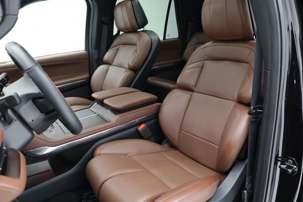 Used 2025 Lincoln Navigator Reserve AWD/4WD image 18