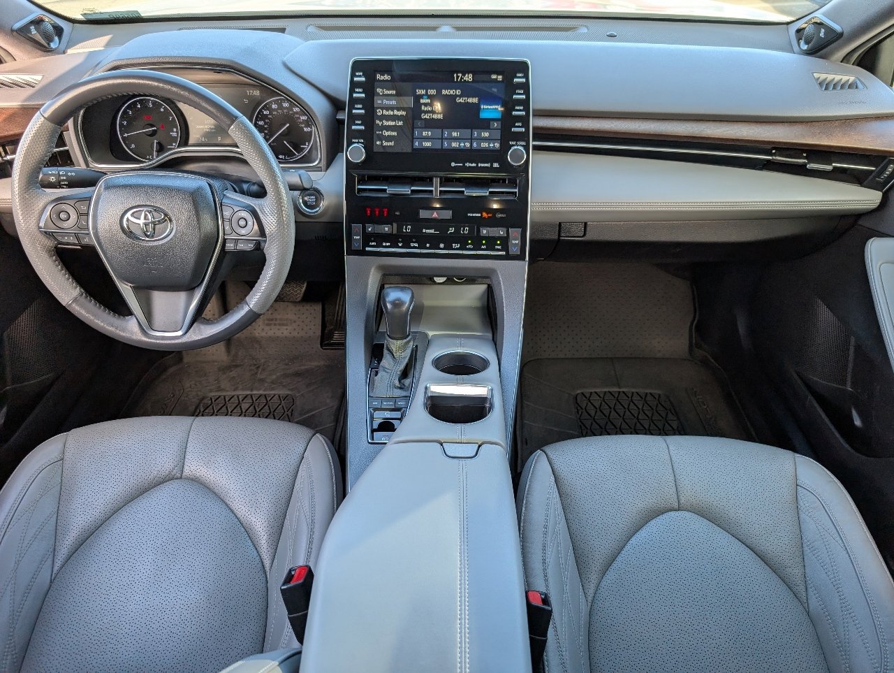 Used 2022 Toyota Avalon Limited w/ Advanced Safety Package image 4