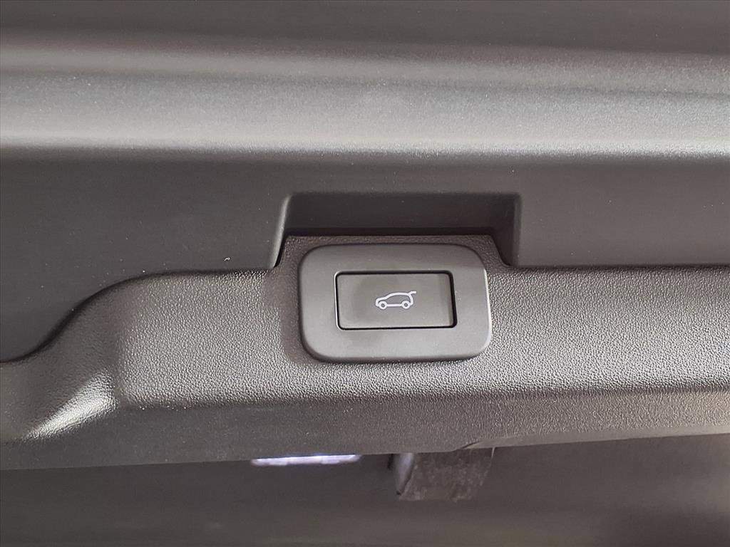 Used 2023 Land Rover Discovery HSE R-Dynamic image 16