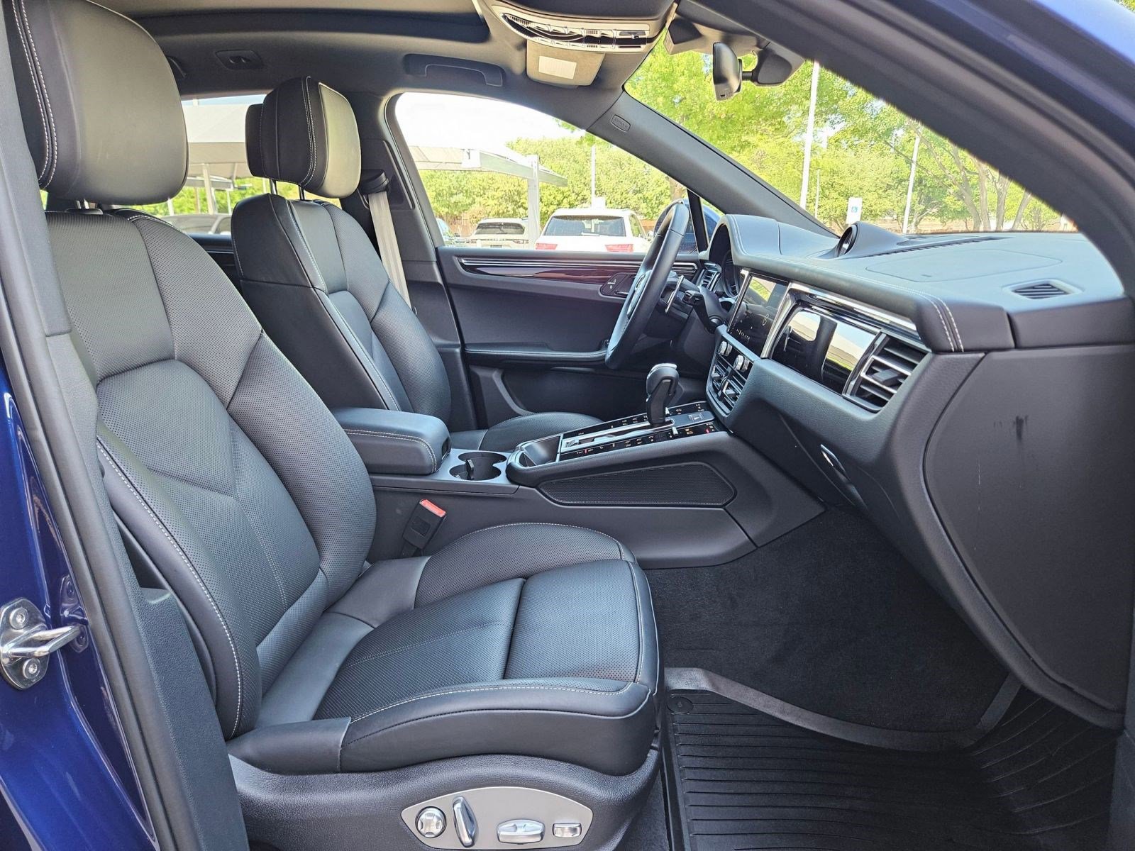 Certified 2026 Porsche Macan AWD/4WD image 25