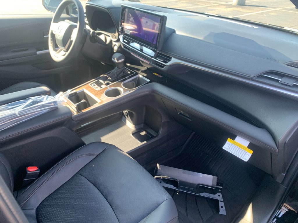 New 2026 Toyota Sienna Limited FWD image 17