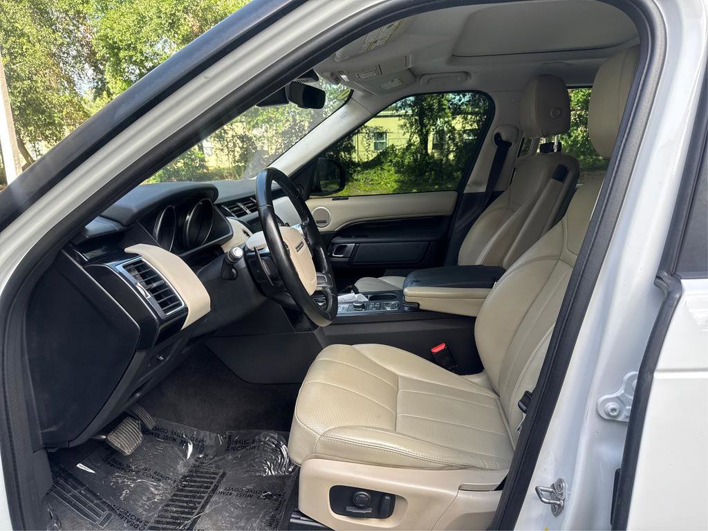 Used 2018 Land Rover Discovery SE image 9