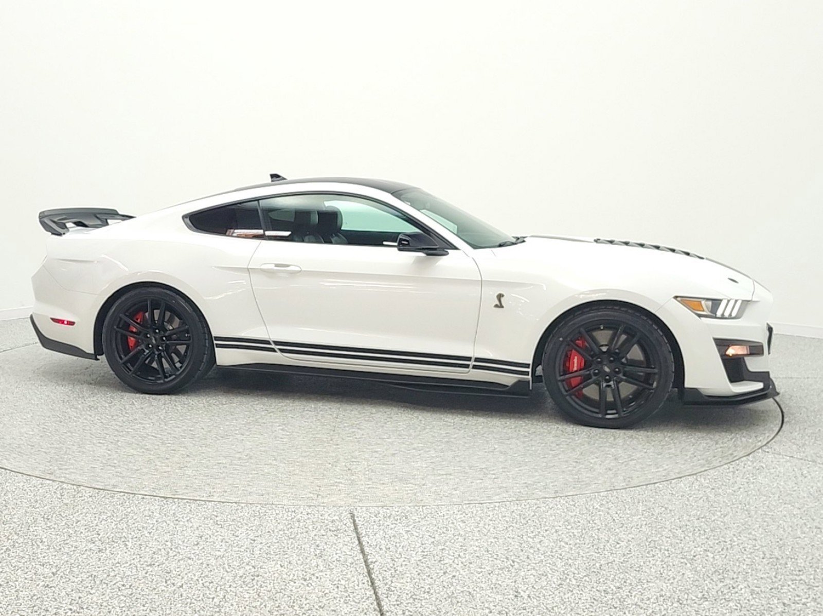 Used 2021 Ford Mustang Shelby GT500 w/ Technology Package RWD image 4