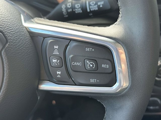 Certified 2025 Jeep Wrangler Unlimited Sahara AWD/4WD image 32
