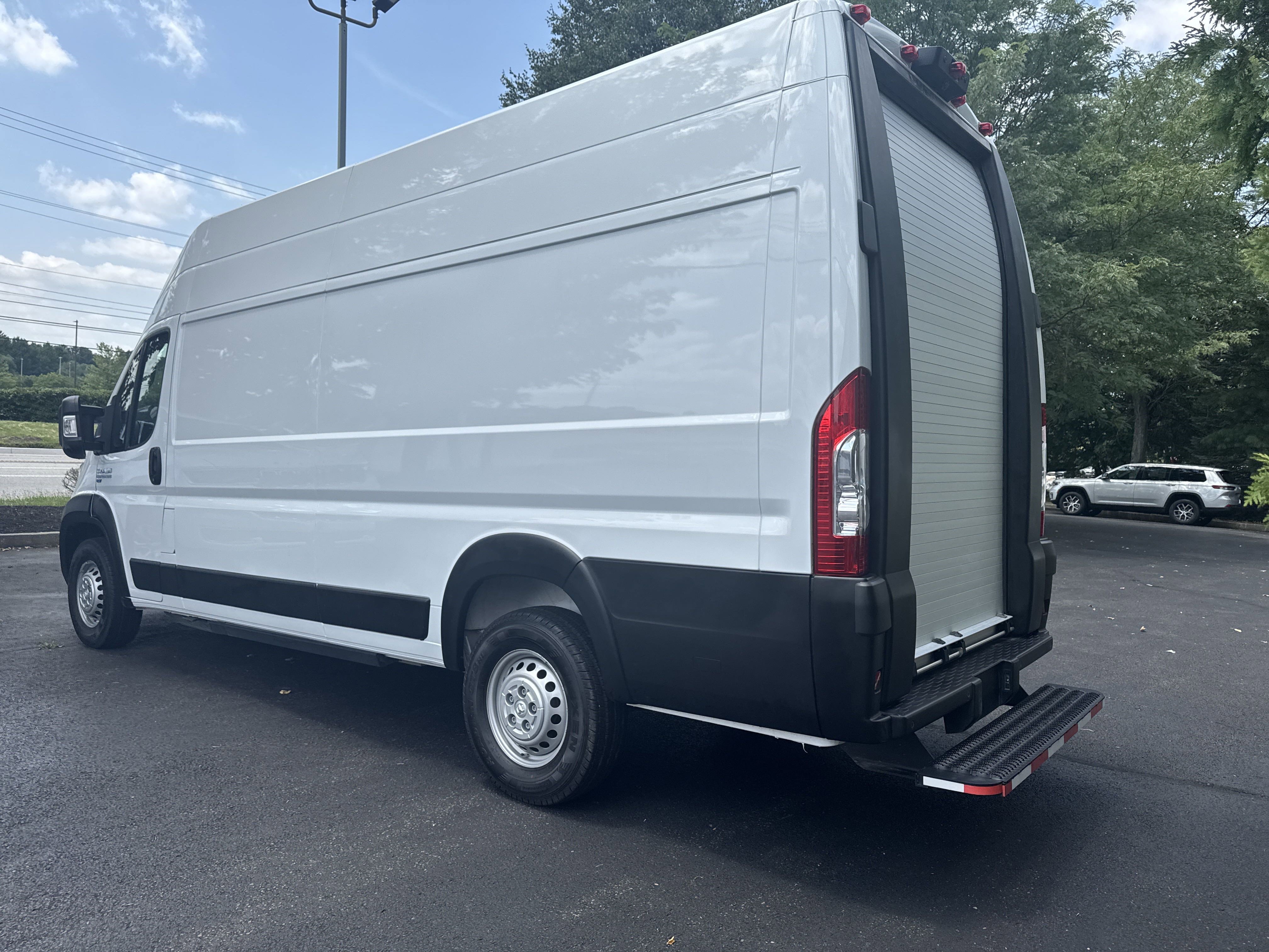 Used 2024 RAM ProMaster 3500 w/ Delivery Van Package image 5