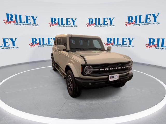 New 2025 Ford Bronco Outer Banks image 2