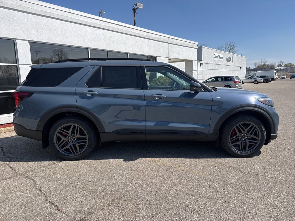 New 2026 Ford Explorer ST-Line w/ ST-Line Street Pack AWD/4WD image 2