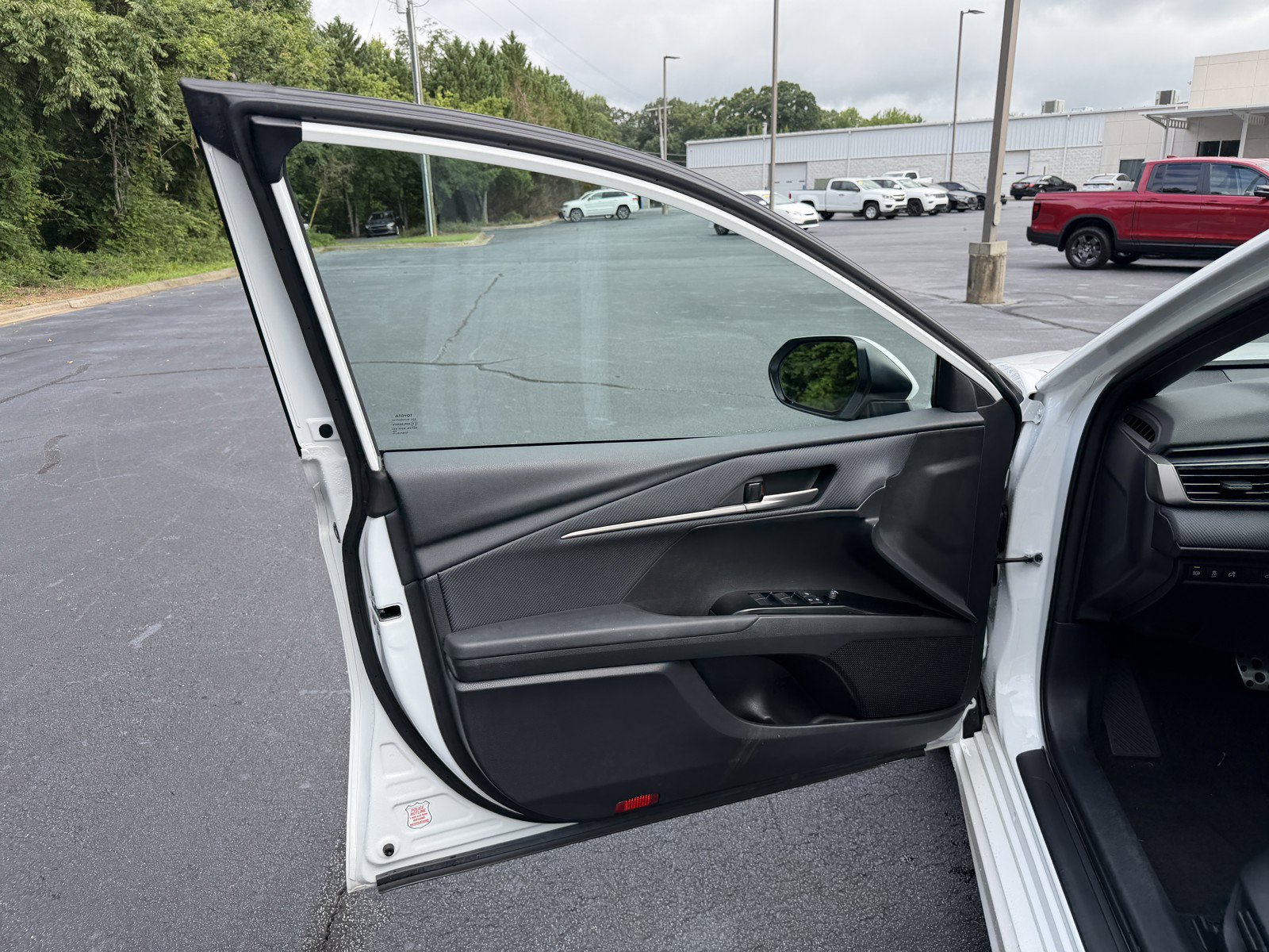 Used 2025 Toyota Camry SE FWD image 17