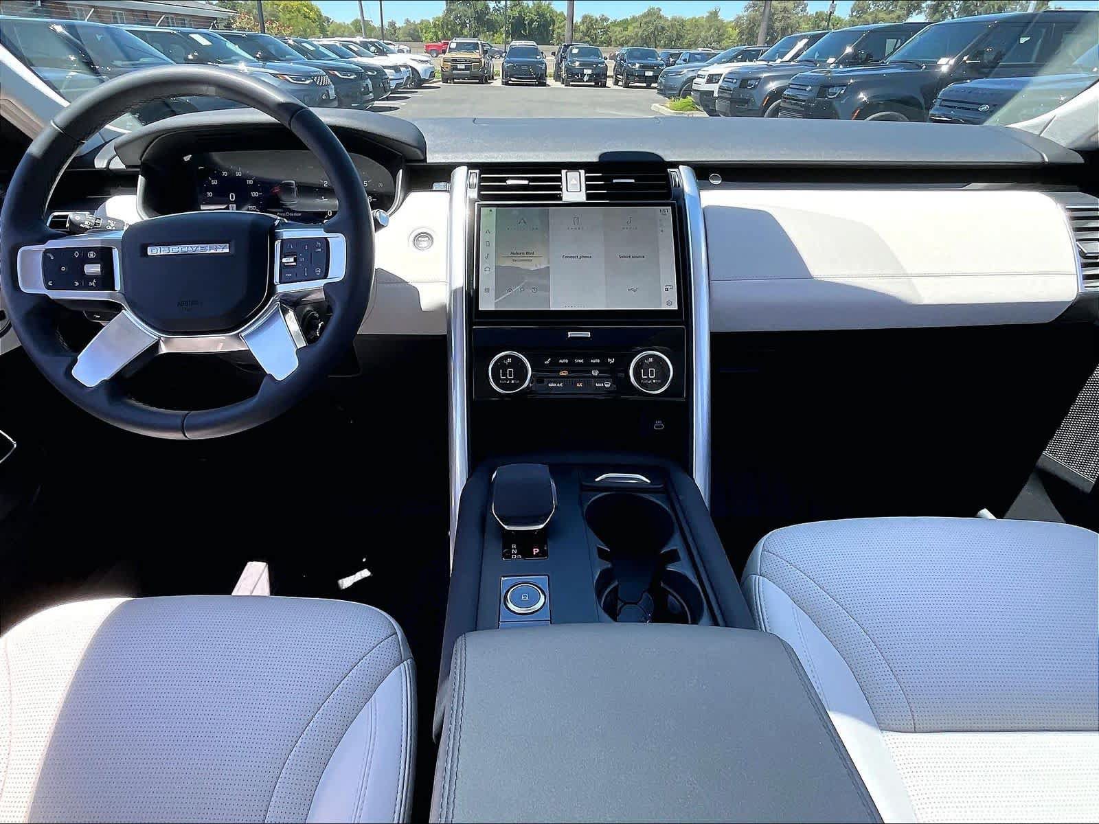 Used 2025 Land Rover Discovery S AWD/4WD image 18