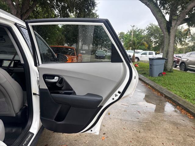 Used 2017 Kia Niro Touring FWD image 19