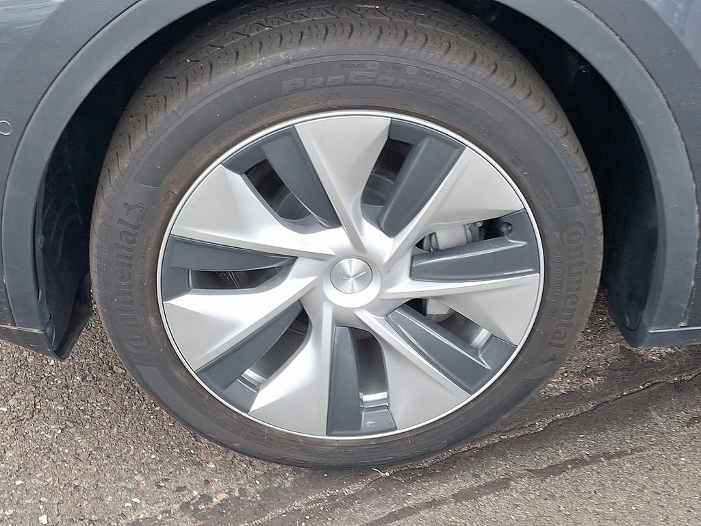 Used 2022 Tesla Model Y Long Range image 9