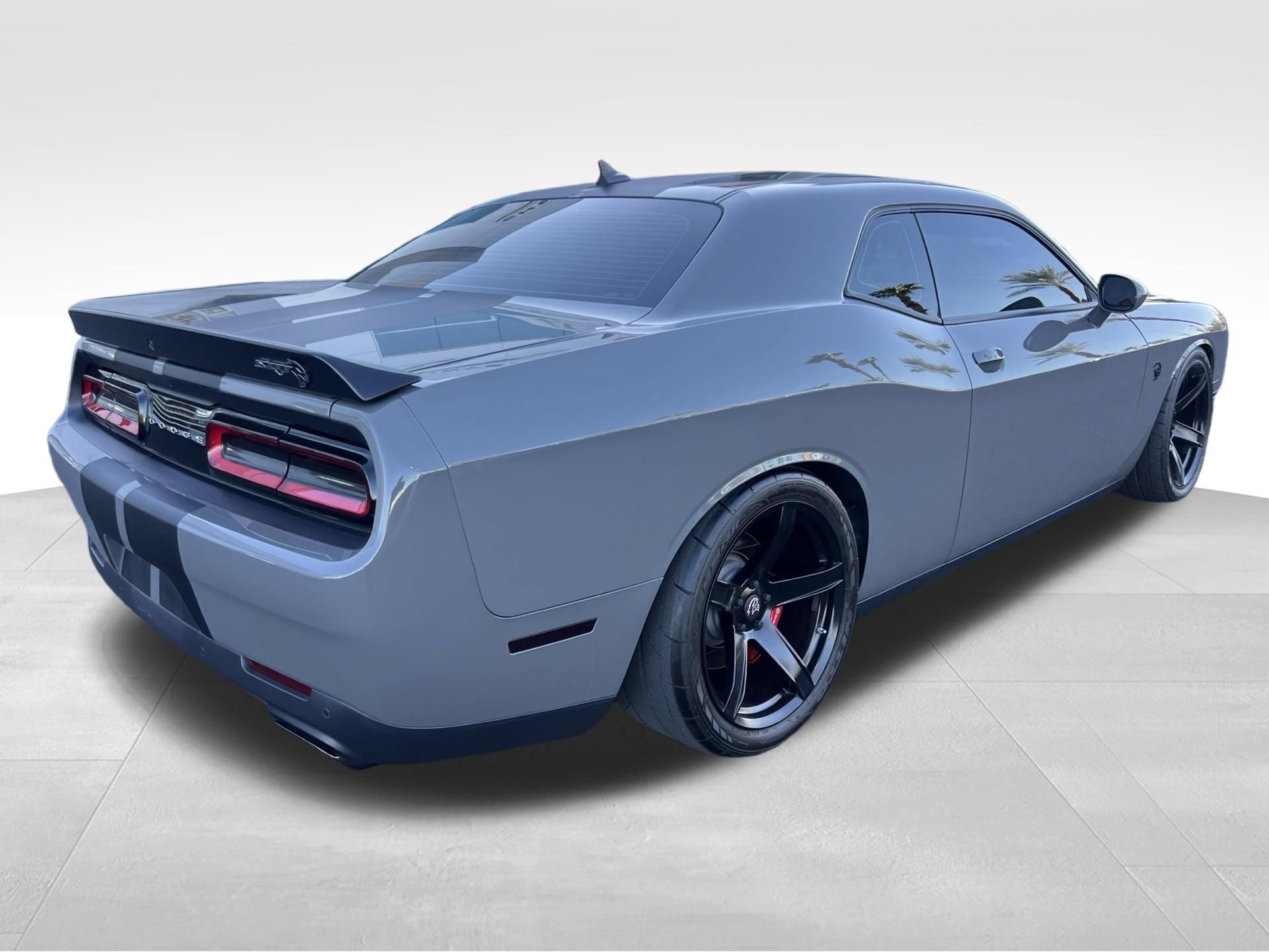 Used 2017 Dodge Challenger SRT Hellcat RWD image 5