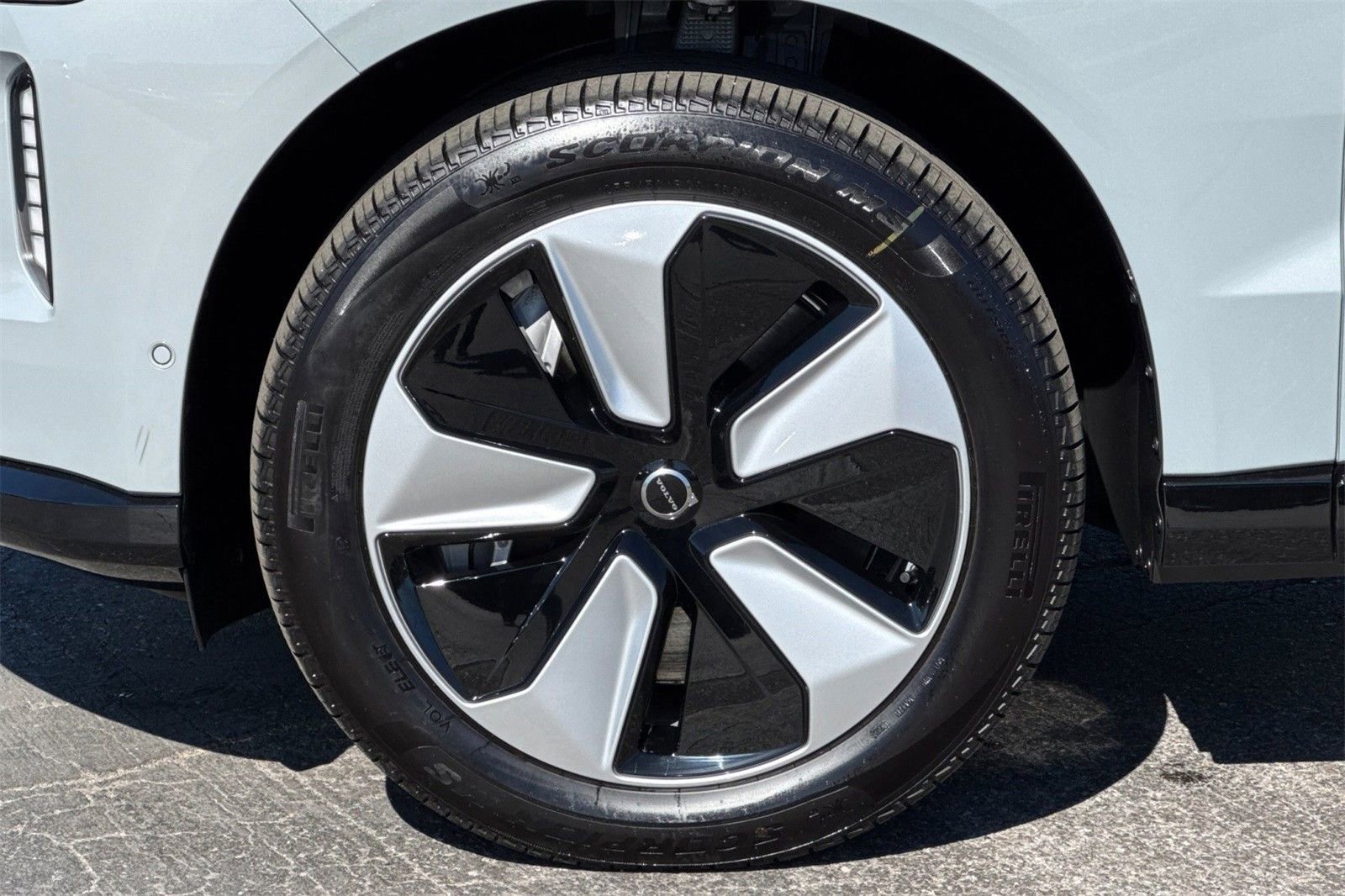 New 2025 Volvo EX90 Plus image 24