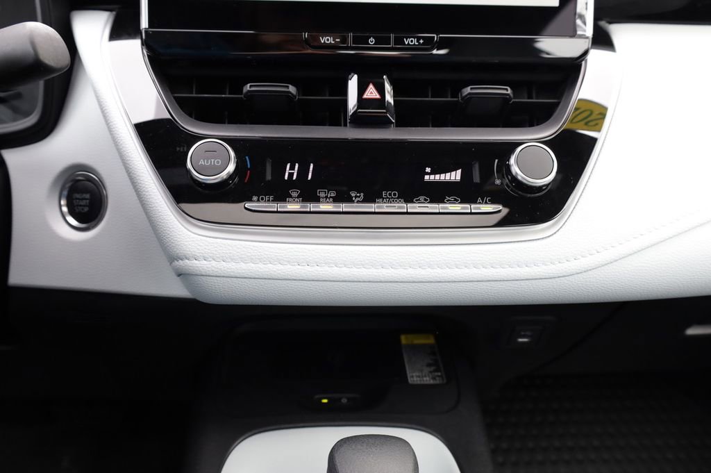 Certified 2025 Toyota Corolla SE w/ SE Premium Package image 37