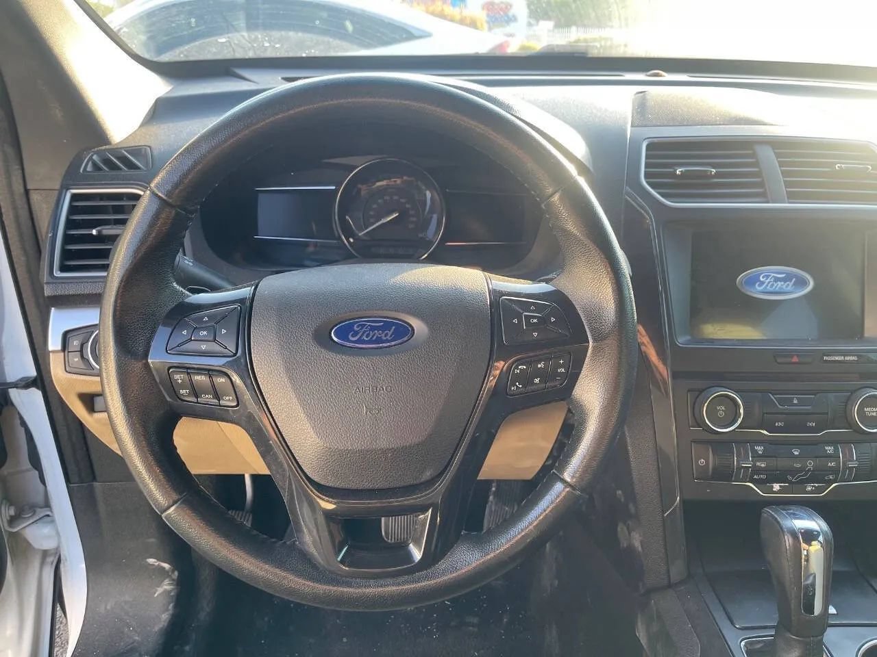 Used 2017 Ford Explorer XLT w/ Equipment Group 201A FWD image 15
