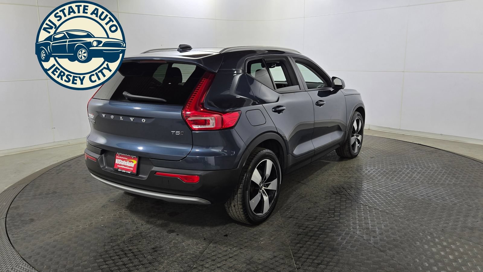 Used 2022 Volvo XC40 T5 Momentum w/ Premium Package AWD/4WD image 7