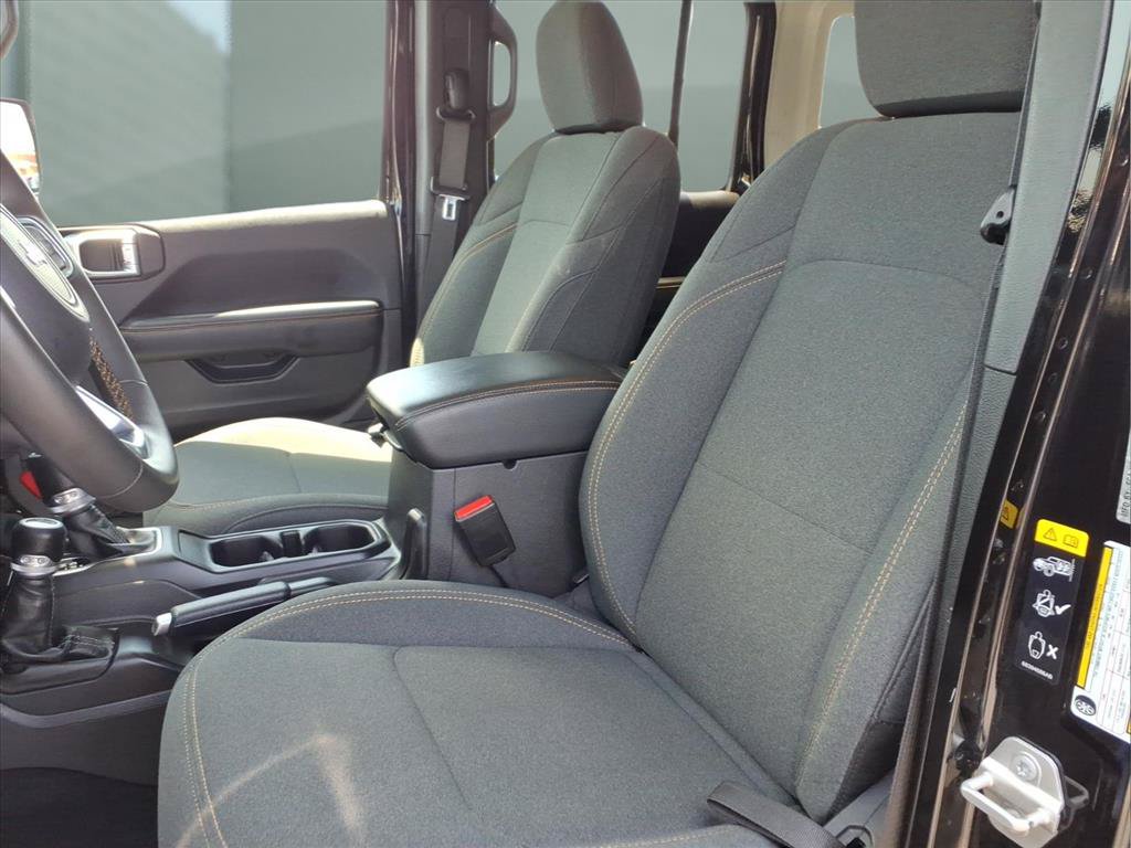 Used 2024 Jeep Wrangler Unlimited Sahara AWD/4WD image 15