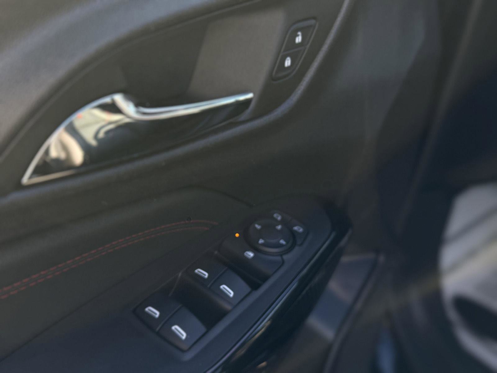 Used 2024 Chevrolet Trax RS FWD image 13