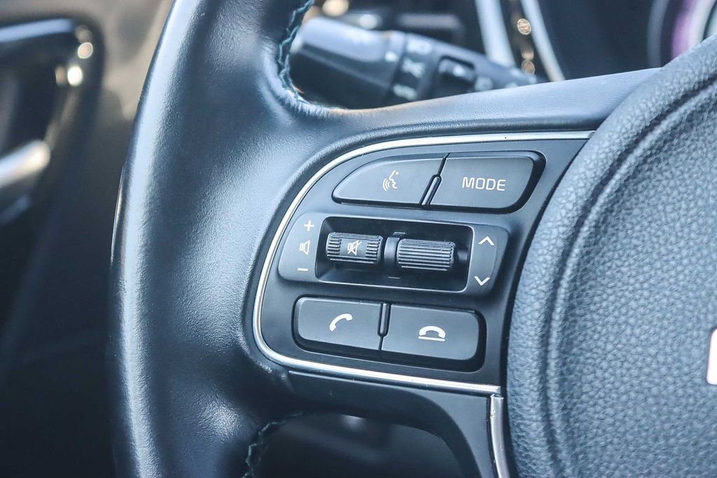 Used 2022 Kia Niro EX Premium image 25