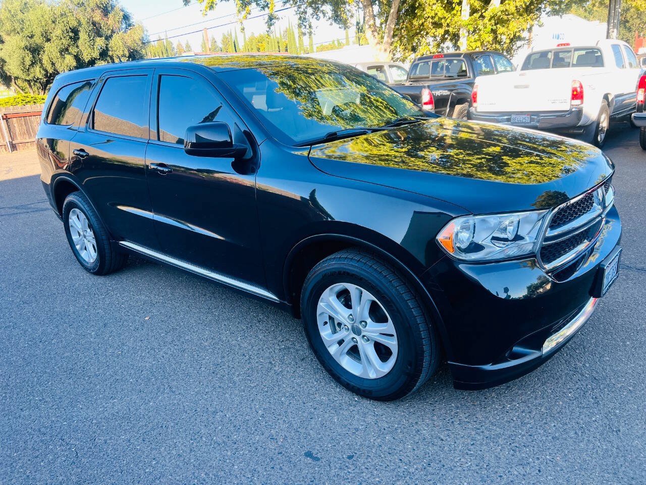 Used 2012 Dodge Durango SXT AWD/4WD image 2